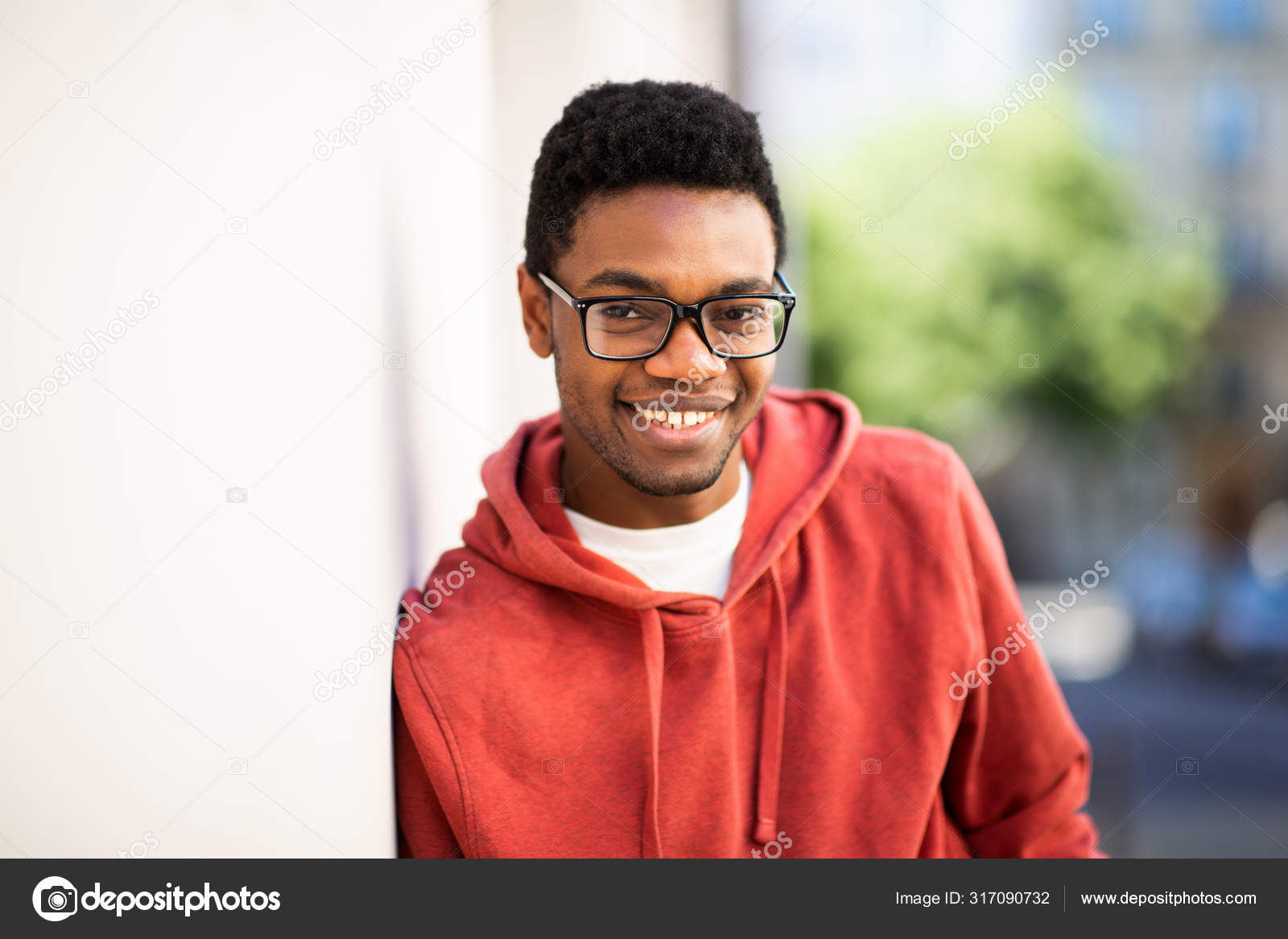Direkte Halvtreds mestre Close Portrait Smiling Young Black Guy Eye Glasses Standing Stock Photo by ©mimagephotos 317090732 Direkte Halvtreds mestre Close Portrait Smiling Young Black Guy Eye Glasses Standing Stock Photo by ©mimagephotos 317090732