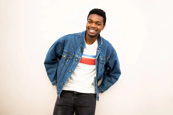 Portret Van Een Coole Afro Amerikaanse Man Glimlachend Met Denim — Stockfoto