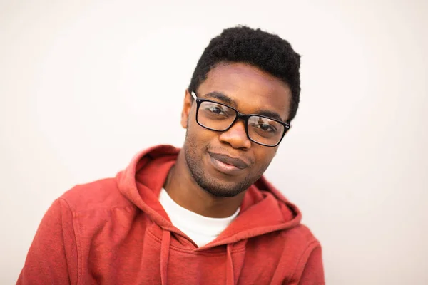 Zamknij Horyzontalny Portret Młodego Afroamerykanina Okularach — Zdjęcie stockowe