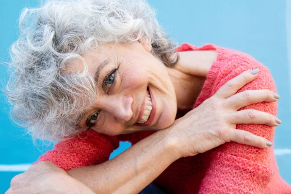 Närbild Porträtt Leende Medelålders Kvinna Lrelaxing — Stockfoto