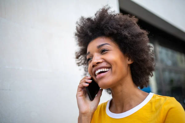 Close Portrait Beautiful Smiling African American Woman Talking Mobile Phone — Stock Photo, Image
