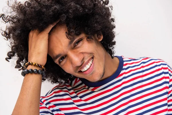 Close Retrato Legal Jovem Árabe Cara Sorrindo Com Mão Cabelo — Fotografia de Stock