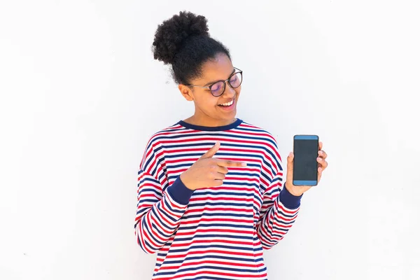 Retrato Lindo Sonriente Afroamericana Adolescente Con Gafas Señalando Dedo Pantalla — Foto de Stock