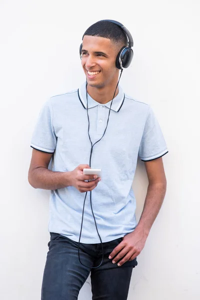 Sorridente Jovem Árabe Ouvindo Música Com Celular Fones Ouvido Por — Fotografia de Stock