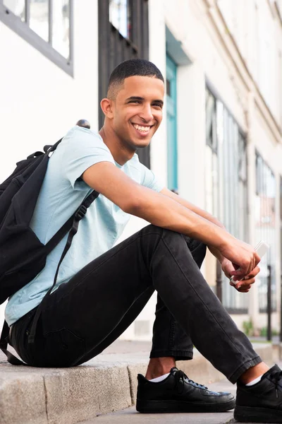 Retrato Guapo Joven Del Norte África Hombre Sonriendo Fuera Con —  Fotos de Stock