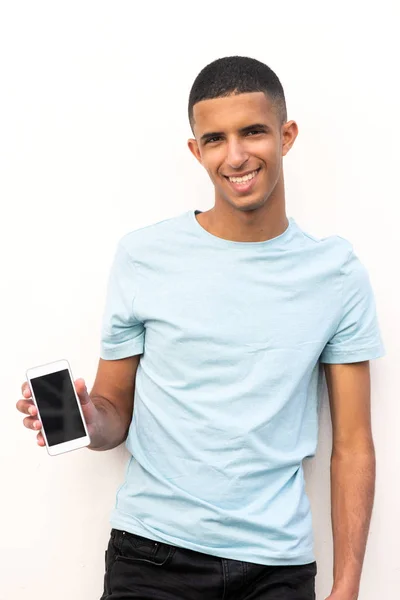 Retrato Sonriente Joven Árabe Sosteniendo Teléfono Móvil Mostrando Pantalla Por —  Fotos de Stock