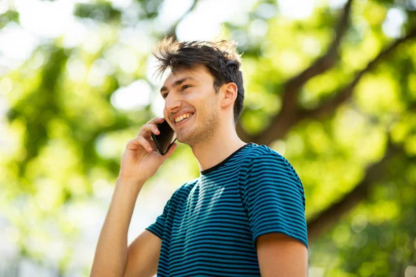 Side Portrait Smiling Young Man Talking Cellphone Park — Stock Photo, Image