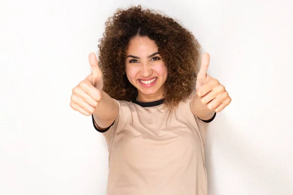 Retrato Mujer Joven Feliz Con Pelo Rizado Pulgares Hacia Arriba —  Fotos de Stock