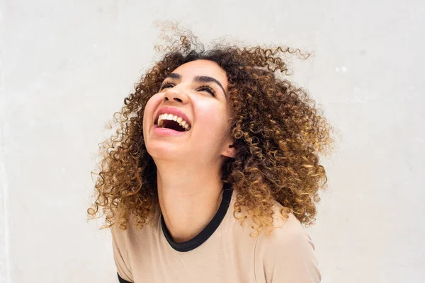 Gros Plan Portrait Jeune Femme Afro Américaine Aux Cheveux Bouclés — Photo