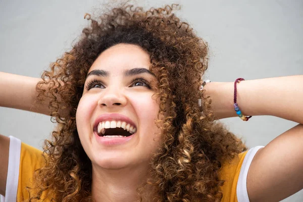 Close Retrato Feliz Jovem Com Mãos Cabelo Encaracolado Olhando Para — Fotografia de Stock