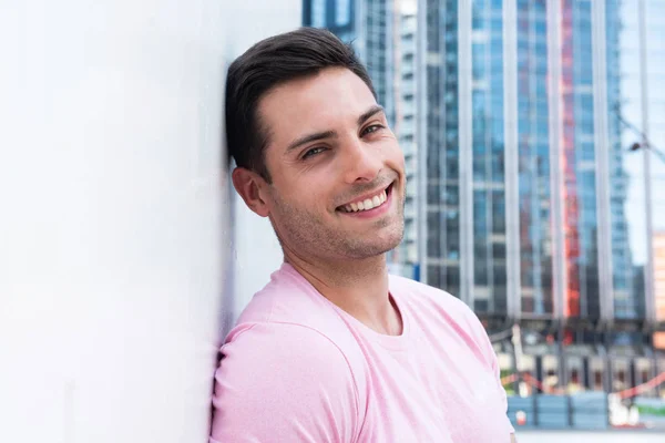 Close Portrait Smiling Handsome Young Man Leaning White Wall City — Stock Photo, Image