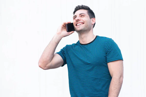 Retrato Jovem Feliz Conversando Com Telefone Celular Por Fundo Branco — Fotografia de Stock