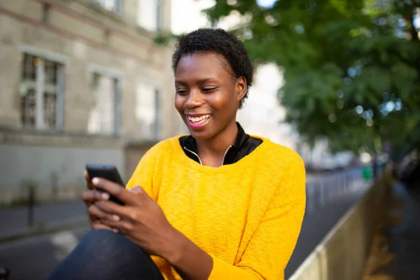 Portrait African Woman Smiling While Looking Cellphone City — Stockfoto