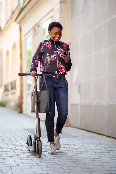 Full Body Portrait Smiling Young African Woman Walking Scooter Looking — Stockfoto