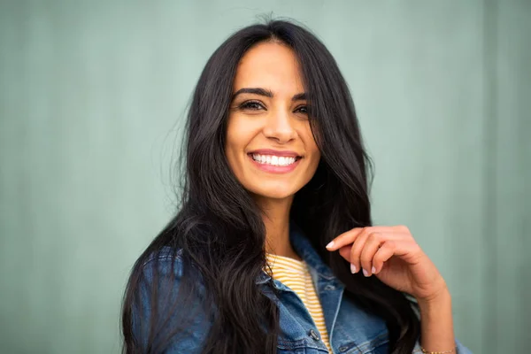 Close Portrait Beautiful Young North African Woman Smiling Green Wall — Stockfoto