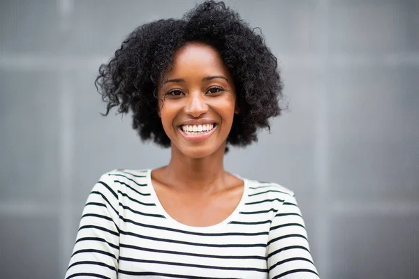 Close Portrait Beautiful Young African American Woman Smiling Gray Wall — Stock Photo, Image