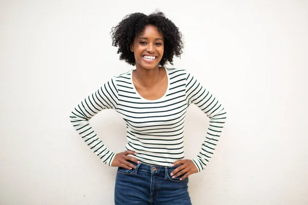Retrato Sonriente Joven Hermosa Mujer Negra Con Las Manos Cadera —  Fotos de Stock