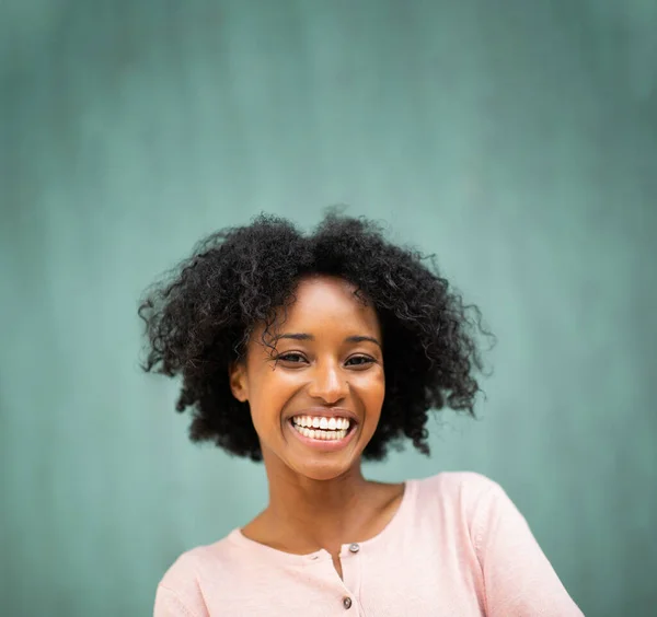 Close Portrait Happy Young Black Woman Curly Hair Green Background — Stock Photo, Image