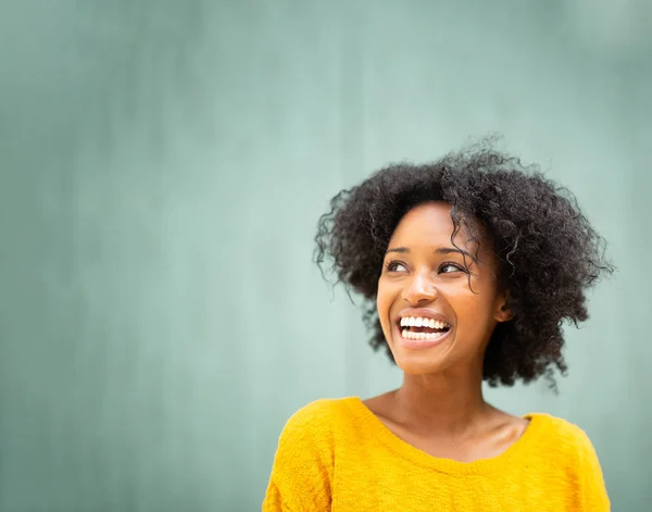 Close Portrait Smiling Beautiful Young Black Woman Looking Away Green — Stock Photo, Image