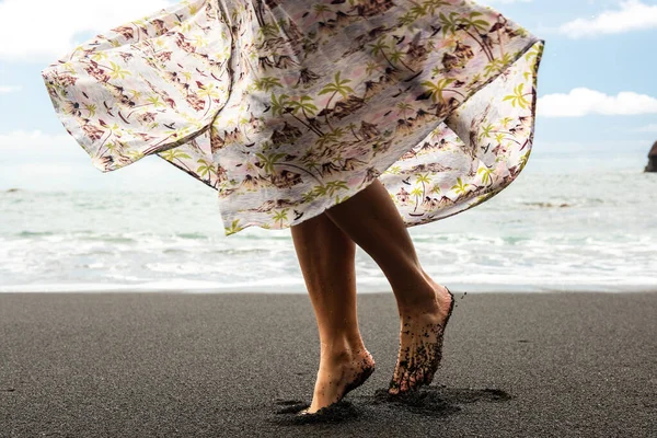 Side Portrait Woman Turning Dress Beach — Stock Photo, Image