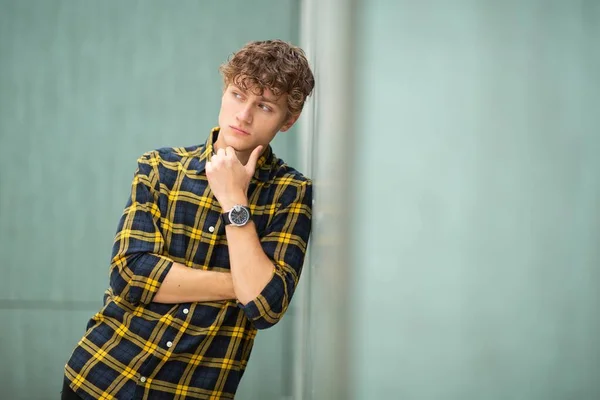 Portrait Thinking Young Man Arms Crossed Leaning Green Wall — Stock Photo, Image