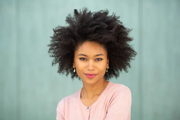 Close Front Portrait Attractive Young Black Woman Afro Hairstyle Green — Stock Photo, Image