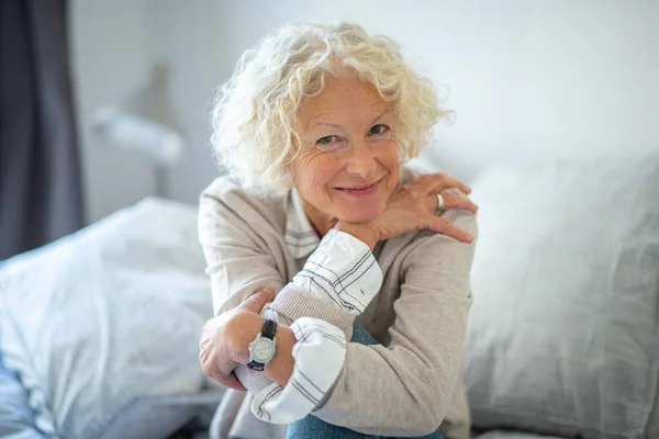 Close Portrait Happy Woman Gray Hair Sitting Home — Stock Photo, Image