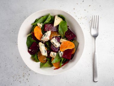 Pancar ve mandalinalı salata.