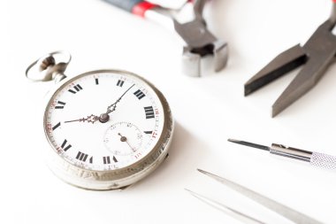 Onarım ve restorasyon saatı