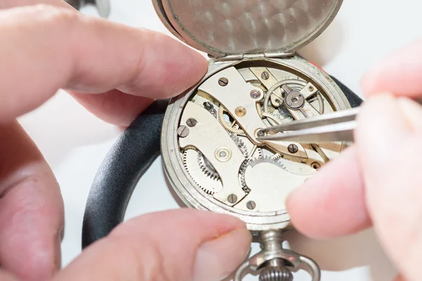 Reparatie en restauratie van horloges — Stockfoto