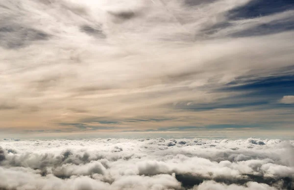 Nuages de l'avion — Photo