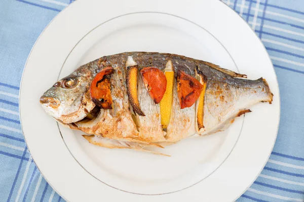 Sparus aurata al horno — Foto de Stock