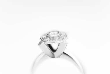 Platin ve elmas yüzük