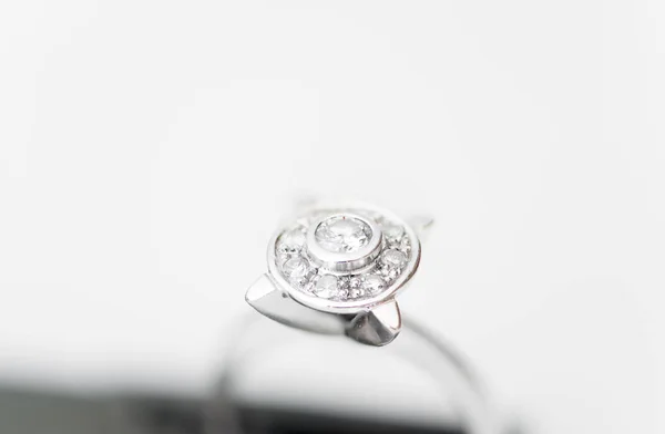 プラチナとダイヤモンド リング — ストック写真