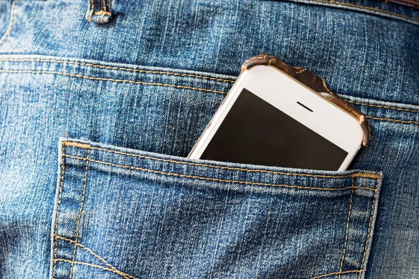 ズボンのポケットと携帯 — ストック写真