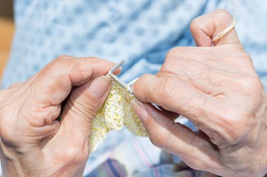 Bakım evinde yaşlı kişi