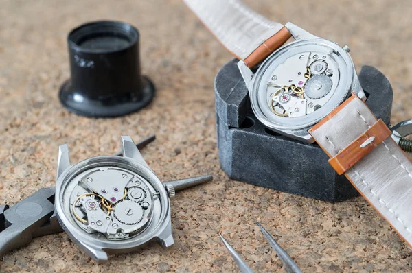Réparation et restauration des montres — Photo