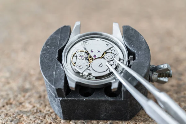 Reparatie en restauratie van horloges — Stockfoto