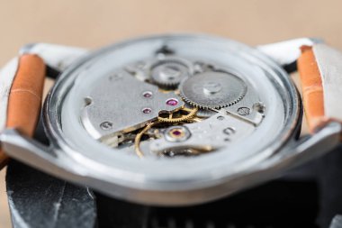 Onarım ve restorasyon saatı