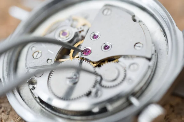 Reparatur und Restaurierung von Uhren — Stockfoto
