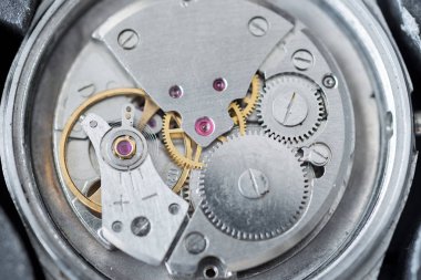 Onarım ve restorasyon saatı