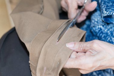 dikiş yaşlı kişi