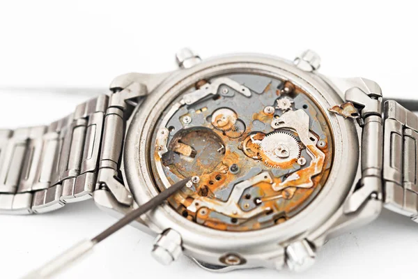 Relógio com maquinaria enferrujada — Fotografia de Stock