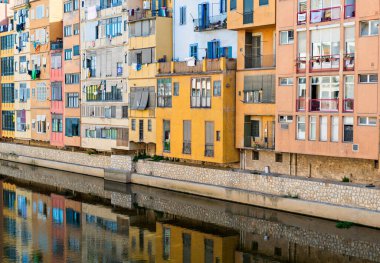 Girona şehri (Girona ilinin başkenti)