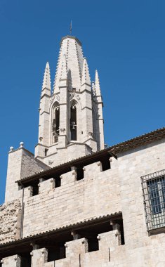 Girona şehri (Girona ilinin başkenti)