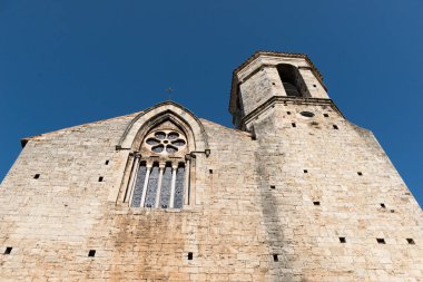 Girona 'daki Besalu kasabasının kiliseleri