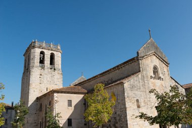 Girona 'daki Besalu kasabasının kiliseleri