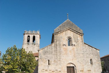 Girona 'daki Besalu kasabasının kiliseleri