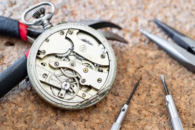 Onarım ve restorasyon saatı