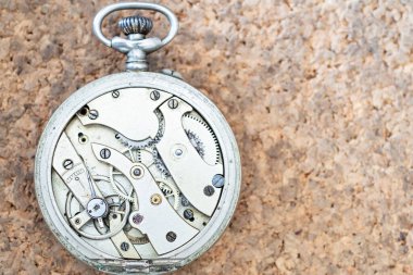 Onarım ve restorasyon saatı